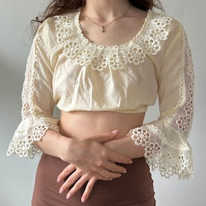 Vintage 80s boho cropped blouse | Retro long sleeved lace blouse | XS-M