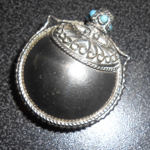 Vintage Pendentif Bouteille de Parfum en Argent Piece de Monnaie Fondu et Turquoise