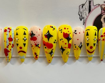 ¡Pon una cara feliz, payaso! / presionar sobre las uñas postizas