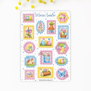 Peut inclure: Une planche d'autocollants sur le thème de Pâques avec des motifs de timbres-poste colorés. Les timbres représentent des œufs de Pâques, des fleurs, un poussin et une église. Les autocollants sont dans les tons de rose, jaune, bleu et vert. Le texte "MarieAnneso" et "marieanneso.etsy.com" sont visibles.