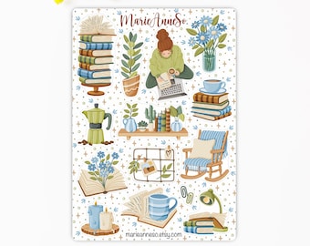 Könnte beinhalten: Ein Set mit 10 bunten Stickern mit Illustrationen von Büchern, Kaffee, Pflanzen und einer gemütlichen Leseecke. Die Sticker sind perfekt, um Planern, Tagebüchern, Laptops und vielem mehr einen Hauch von Verspieltheit zu verleihen. Der Text "Marie Anne So" und "marianneeso.etsy.com" ist auf dem Stickerbogen enthalten.