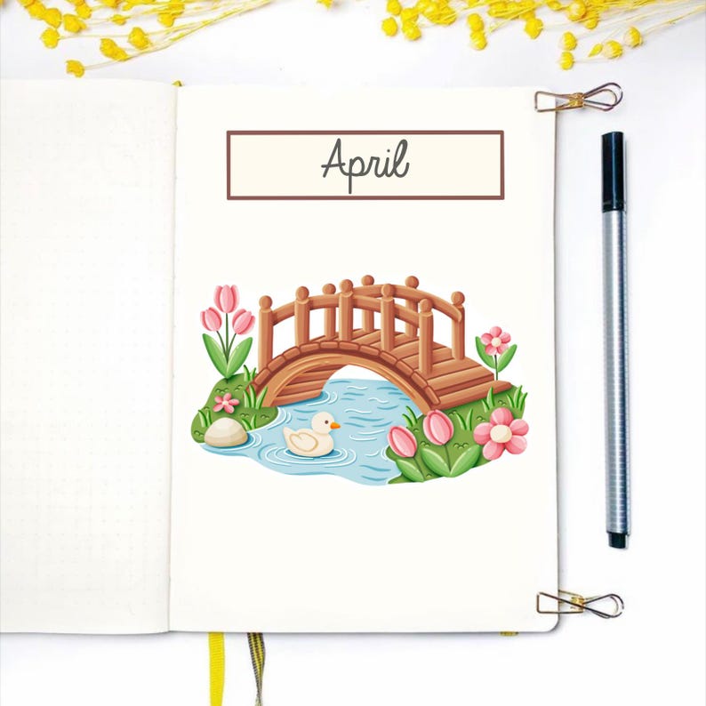 Pu&ograve; includere: Una pagina bianca con la parola "Aprile" scritta in marrone in alto. Un'illustrazione di un ponte di legno su uno stagno blu con un'anatra bianca che nuota nell'acqua. Fiori rosa e foglie verdi circondano lo stagno.