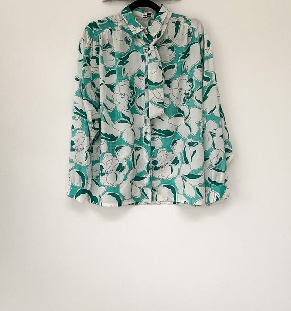 Vintage 80’s pussy bow blouse