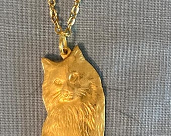 gouden ketting met gouden kattenhanger