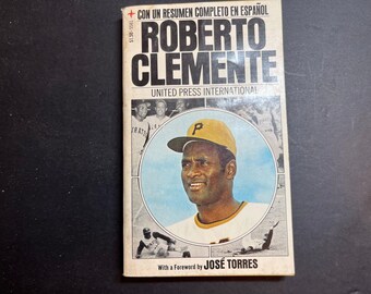 1973 Roberto Clemente 5581 Con Un Resumen Completo En Español door Ira Miller (United Press International) Mass Market Paperback Tempo Books
