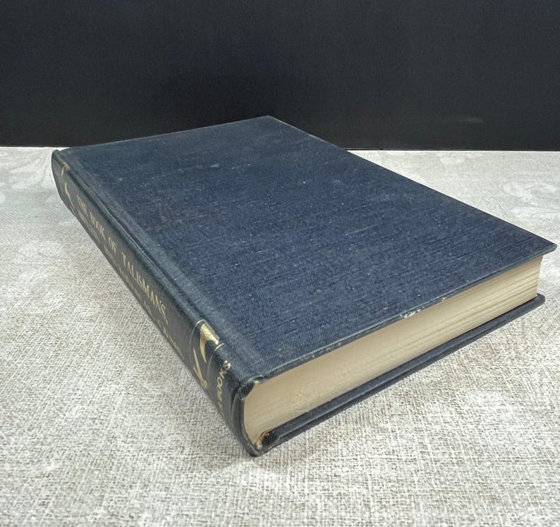 1972, O Livro dos Talismãs, Amuletos e Gemas Zodiacais por William Thomas Pavitt imagem 2