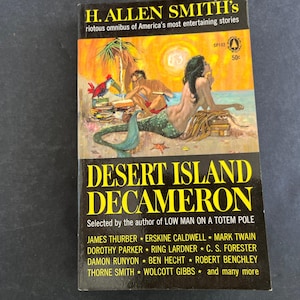 以下が含まれることがあります： H.アレン・スミス著のペーパーバック『Desert Island Decameron』。表紙には人魚と人物が描かれたカラフルなイラストがある。テキストにはジェームズ・サーバー、アースキン・コールドウェル、マーク・トウェインなどの著者名が記載されている。