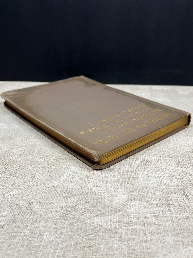Front cover of Bachelor Buttons