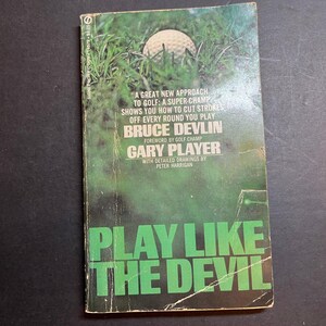 1971 Play Like The Devil Y4579 by Bruce Devlin Paperback Signet 1st Signet Printing Illustrated