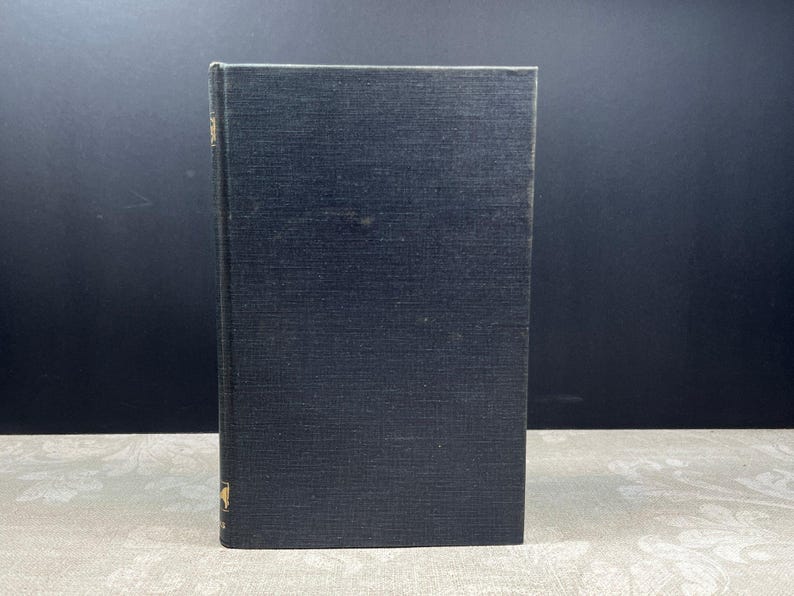 1972, O Livro dos Talismãs, Amuletos e Gemas Zodiacais por William Thomas Pavitt imagem 1