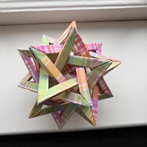 Bola de Origami Modular – Cinco Pirâmides Interseccionadas