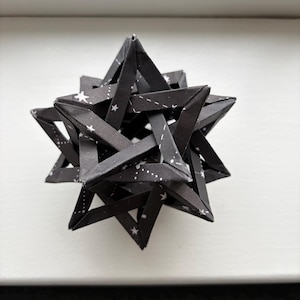 Modular Origami Ball – Five Intersecting Pyramids