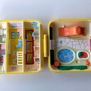 Vintage Polly Pocket: Midges Play School / Midges Nursery School Playset Yellow case version. Bluebird Toys 1989 complete image 8