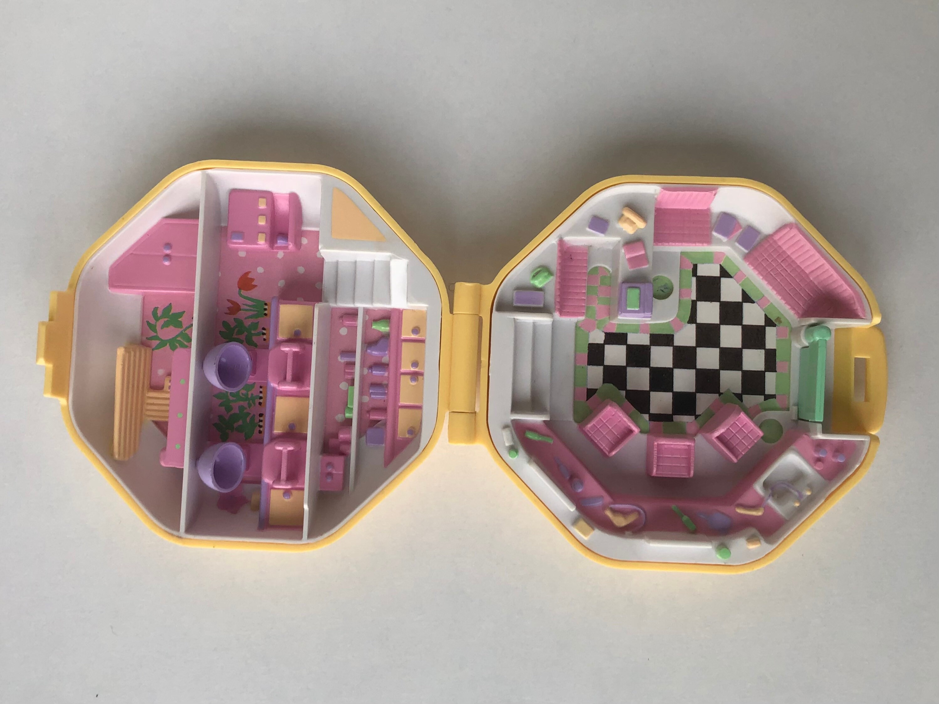 Polly Pocket Salon De Coiffure À VENDRE! - FR Polly Pocket Salon De Coiffure À VENDRE! - FR