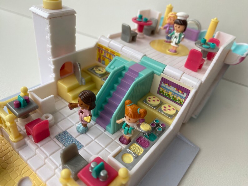 Vintage Polly Pocket: Pizzeria Pollyville Bluebird Toys 1993 complete image 2