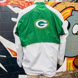 GREEN BAY PACKERS Nfl Vintage Windbreaker Jacket size Large (V-Neck Pullover) | White, Green and Yellow