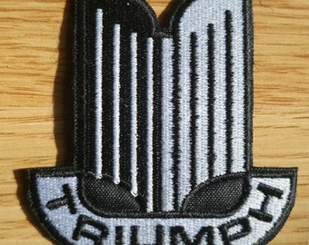 Triumph Retro Logo Pin Badge Kühlergrill Gold Mottorrad Biker 