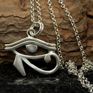 Collier Eye Of Ra, 24K Gold Plaqué 925 Sterling Silver, Eye Of Horus, Spiritual Pendentif, Udjat, Wadjet, Amulet Protection Jewelry par Sirona