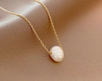 White pearl necklace in a pear shape, gold | Minimalist pearl necklace | Wedding necklace gift, mother's necklace, bridesmaid necklace, pearl jewelry