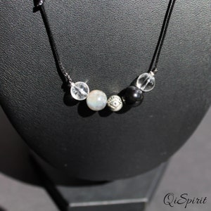 QiSpirit® Gemstone Pendant, Protective Eye Silver Macrame Men&#39;s Necklace, Natural Crystal Chain, Meditation, Yoga, Tailsman Gift