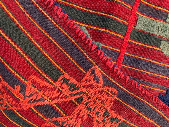 Embroidered Suzani Throw (218 x 148cm) Embroidered Suzani Throw (218 x 148cm)