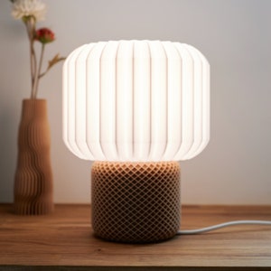 KURA Lampe à poser minimaliste et unique lampe de table moderne lampe de chevet originale Lampe de bureau design Abat-jour origami image 1