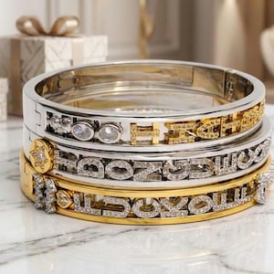 Pulsera rígida personalizada con nombre, cierre deslizante chapado en oro de 18 quilates, letras de circonita.