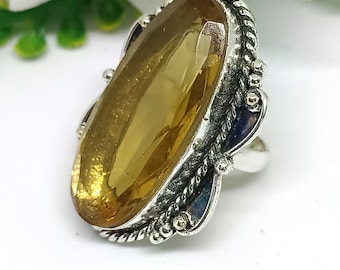 Anello Di Oro Con La Pietra Preziosa Immagine Stock - Immagine di anello, vecchio: 43659421