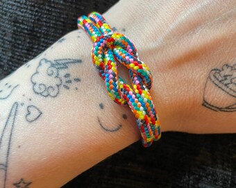 Bracelet inspiré de Bondage Shibari arc-en-ciel BDSM corde tissée en poly noeud carré avec fermoir magnétique corde Bunny Rigger Pride Mature