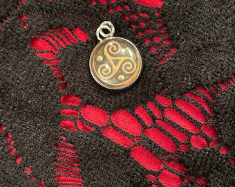Pendentif triskelion personnalisé avec collier de jour pour Sub Dom BDSM Kinky Owned sur mesure 12 mm SML Mature