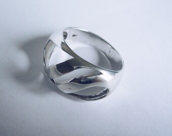 Cresting Waves Design Engraved Sterling Silver Vintage Band Ring Size 7