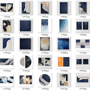 Pu&ograve; includere: Una collezione di venticinque opere d'arte da parete rettangolari e circolari con varie composizioni astratte in tonalit&agrave; blu navy, bianco, oro e arancione, caratterizzate da applicazioni di vernice testurizzata, forme geometriche e motivi.