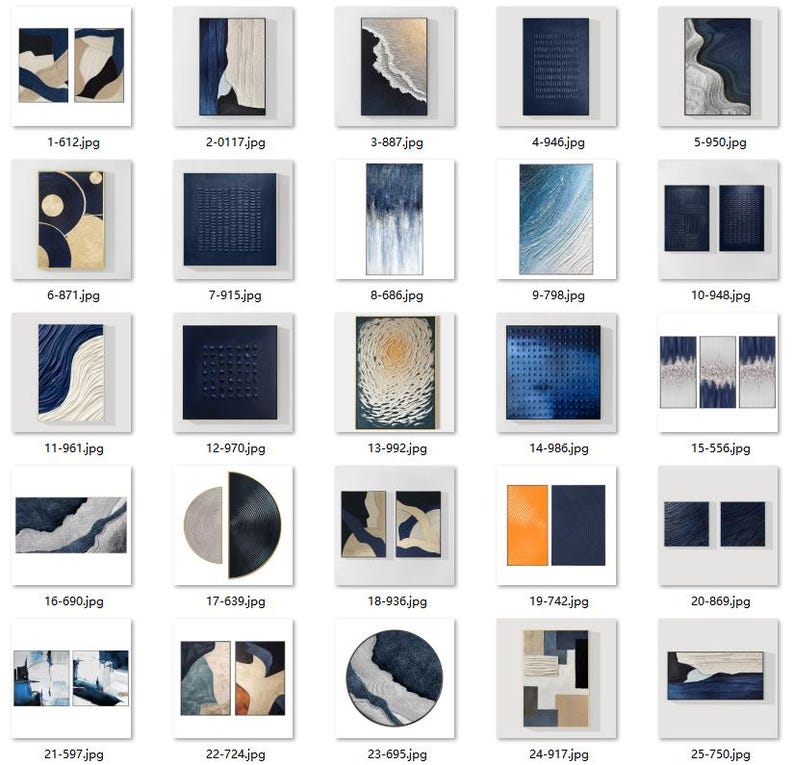 K&ouml;nnte beinhalten: Eine Sammlung von f&uuml;nfundzwanzig rechteckigen und runden Wandkunstwerken mit abstrakten Kompositionen in Marineblau, Wei&szlig;, Gold und Beige, die verschiedene strukturierte Muster, geometrische Formen und geschichtete Farbauftr&auml;ge zeigen.