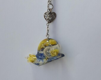 Snail keychain, epoxy resin Snail handmade charm, bag decor, bag accessories, cottage core decor Gift, Goblincore, Curiosities Oddities
