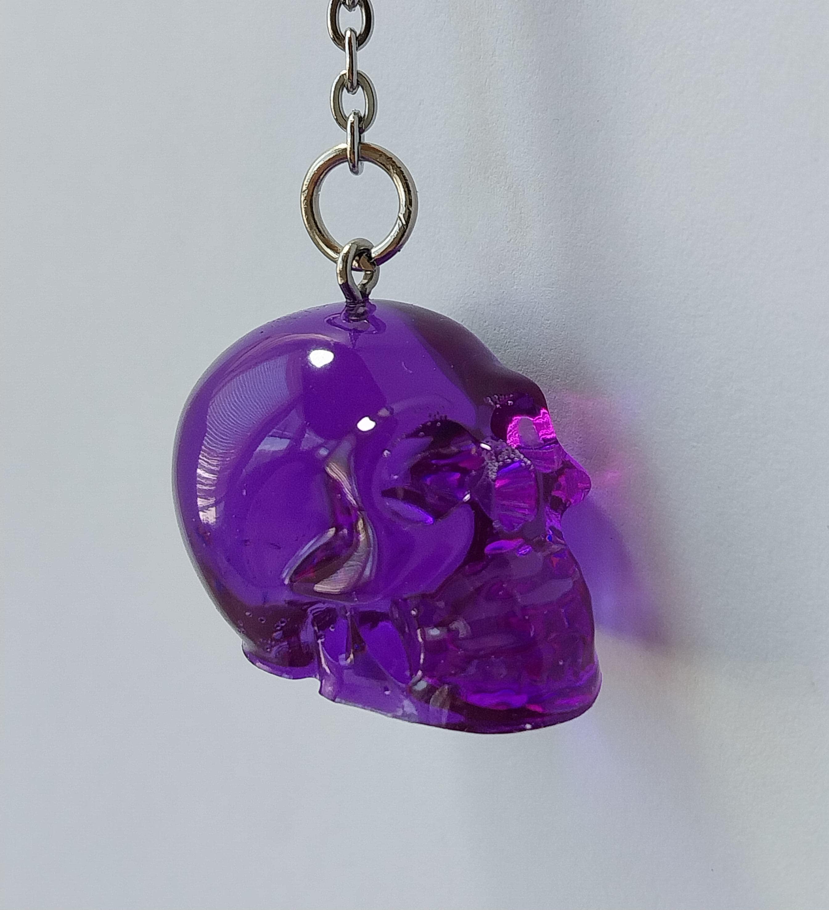 Skull keychain, purple skull charm bag decor, handmade Scull keyring, Halloween bag decor, Halloween gift, Witchcore