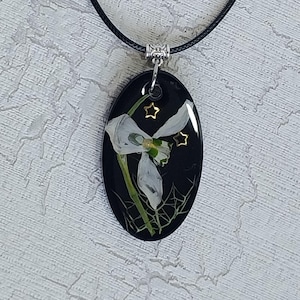 Snowdrop pendant necklace, black pendant with real white Snowdrop flower, handmade epoxy resin charm