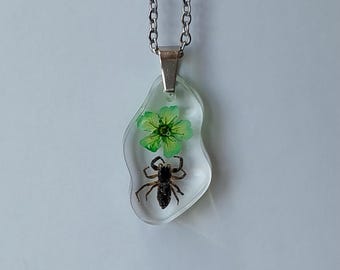 Spider pendant necklace, REAL Spider in epoxy resin, handmade jewelry, fairy jewelry, elven necklace, eco art