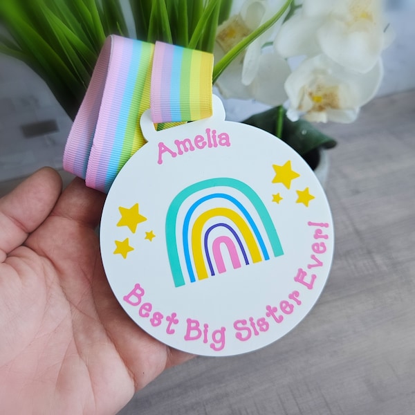 Medalla personalizada para niños, anuncio de embarazo de bebé arcoíris a regalos de hermana para regalo de hermana mayor, signo de revelación de bebé de utilería fotográfica en redes sociales
