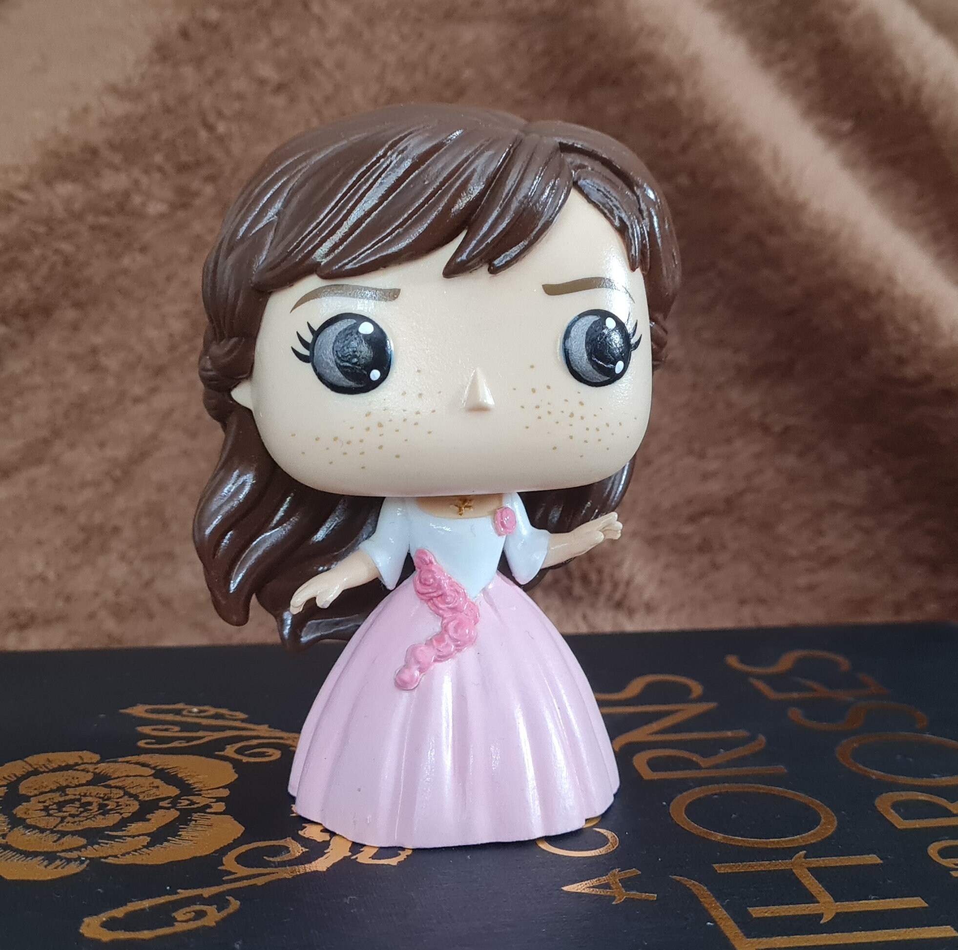 Custom Funko Pop A Court of Thorns and Roses inspired Elain | Etsy