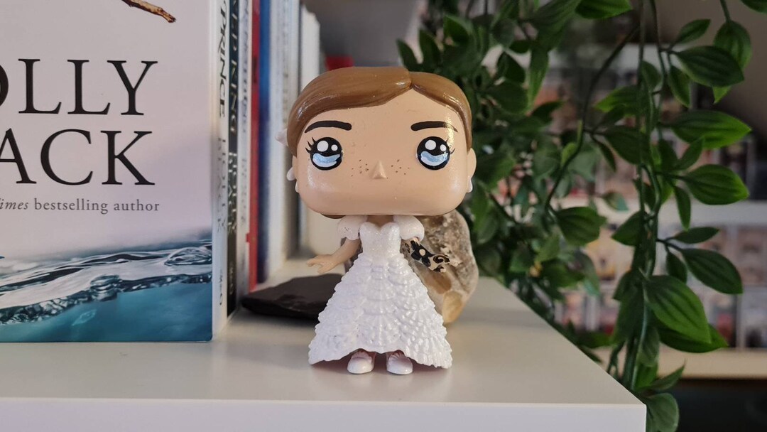 Custom Funko Pop A Court Of Thorns And Roses Inspired Feyre Archeron ...