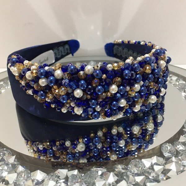 Bandeau orné, perles bleues et dorées, mariages, bandeau bleu, accessoires bleu marine, bandeau fantaisie, style unique. Occasion spéciale