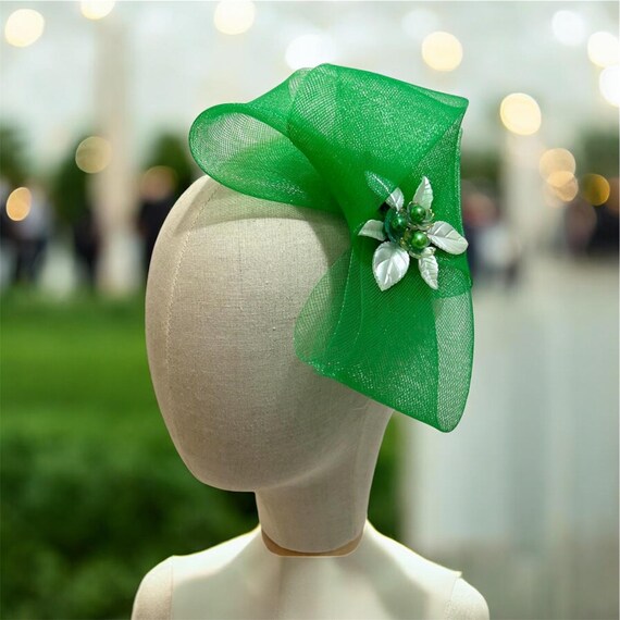 Emerald Green Crinoline Fascinator: Flower & Pearl Leaf Clip  display picture 1