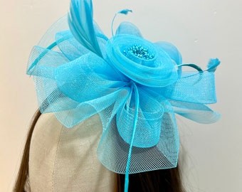 Fascinator azzurro, accessori per capelli da sposa, Fascinator del giorno della gara, Moda del giorno della gara, Classico, Bandeau, copricapo floreale, fascia blu,