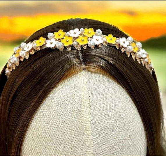 Daisy Flower Headband: Yellow Enamel Floral, Faux Pearl  display picture 1