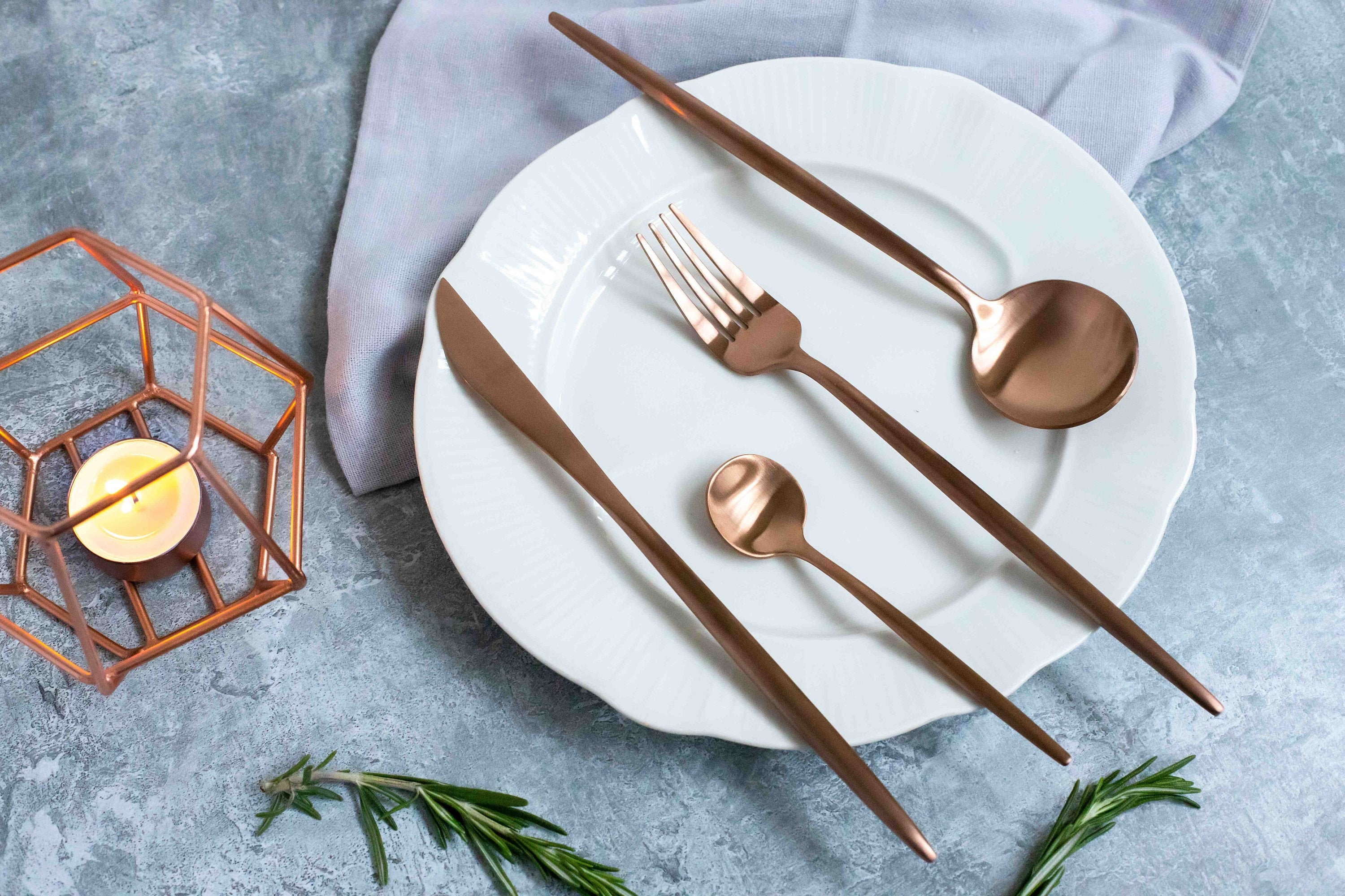 Mina Matte Rose Gold Cutlery Set | 18/10 en Acier Inoxydable de Qualité Supérieure Ensemble 4 Pièces