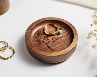 Personalised birth flower  Walnut Wood Ring Dish, Engraved Wedding Ring Holder, Custom Keepsake Tray