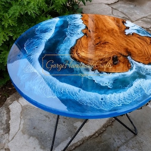 Ocean Epoxyhars Salontafel, Rond Houten Tafel met Natuurlijke Rand, Kustgolfmotief