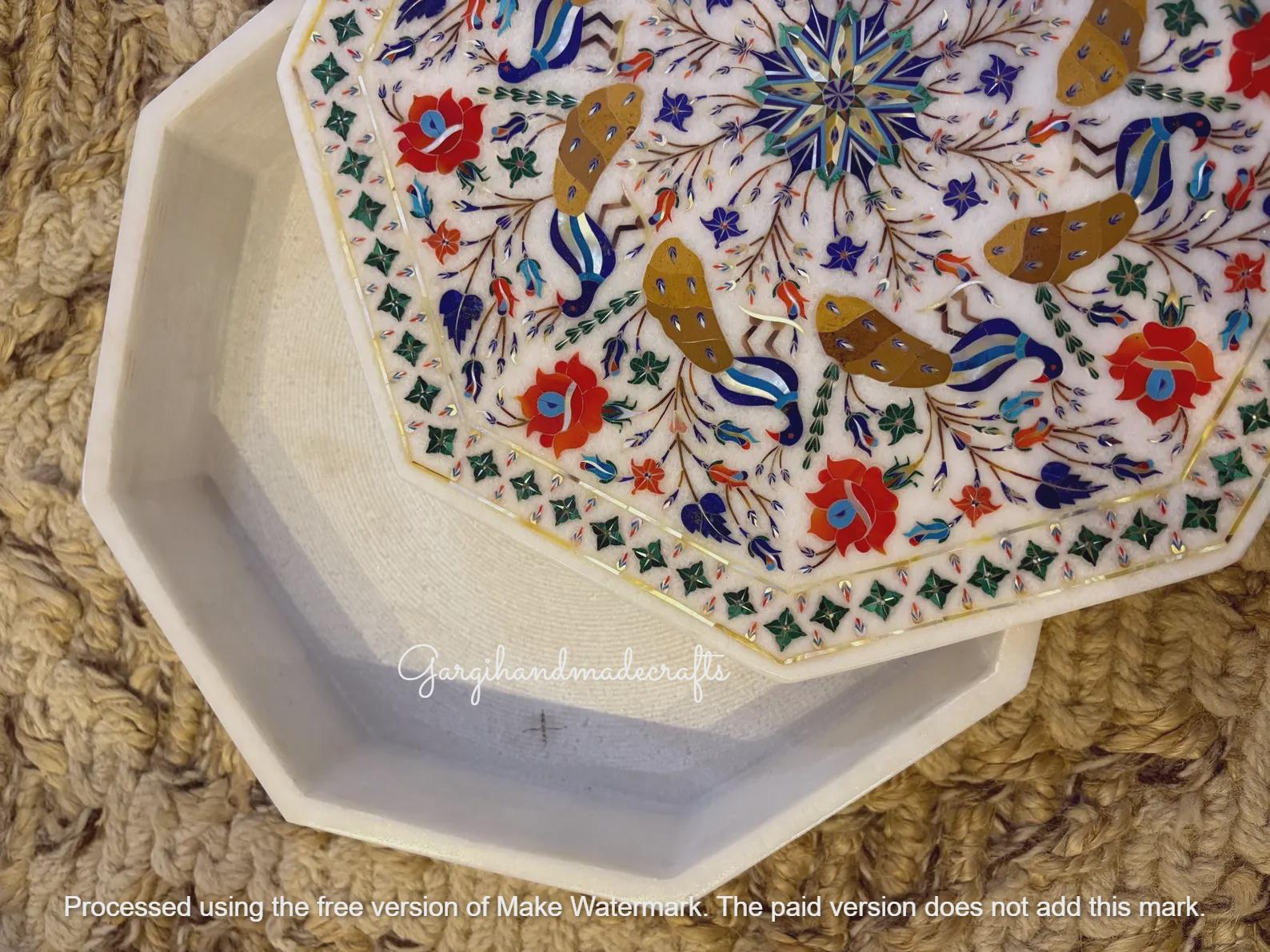 白大理石の孔雀象嵌ジュエリーボックス：インドの花の芸術の遺産