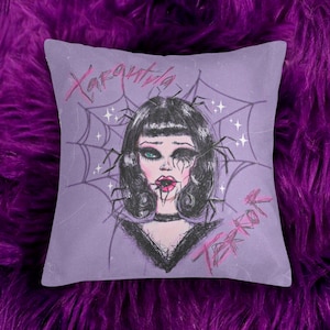 Creepy Cute Pastel Goth Tarantula Terror Pillow Case – Vintage Haunted Doll, Spooky Home Decor, Classic Horror, Grunge Art Cushion Cover