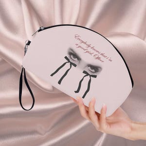 Dark Coquette Curve Kosmetiktasche – Lizzy Grant Core Geschenk – Dollete Fashion Wallet